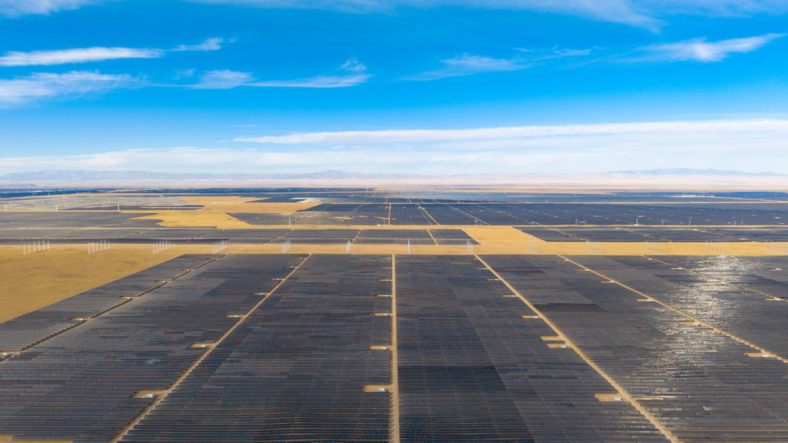 共和公司國家第三批大基地42.5萬千瓦光伏項目航拍